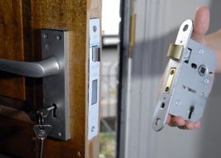 Lynnwood Locksmith Service Lynnwood, WA 425-492-9158 Lynnwood Locksmith Service Lynnwood, WA 425-492-9158
